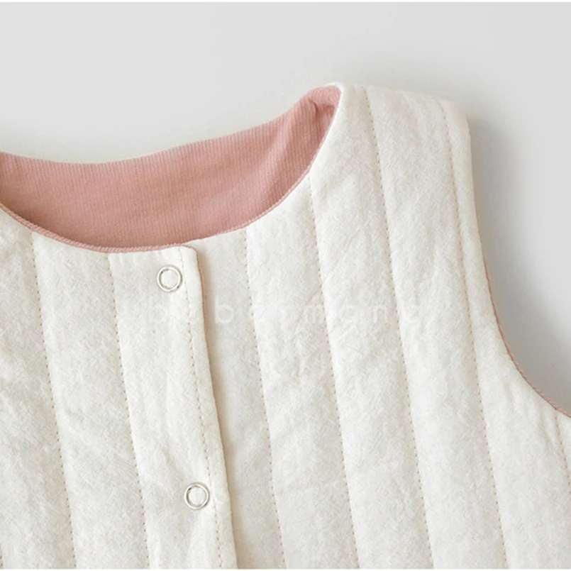 Теплый жилет для новорожденных девочек осенне зимний плотный двухслойный