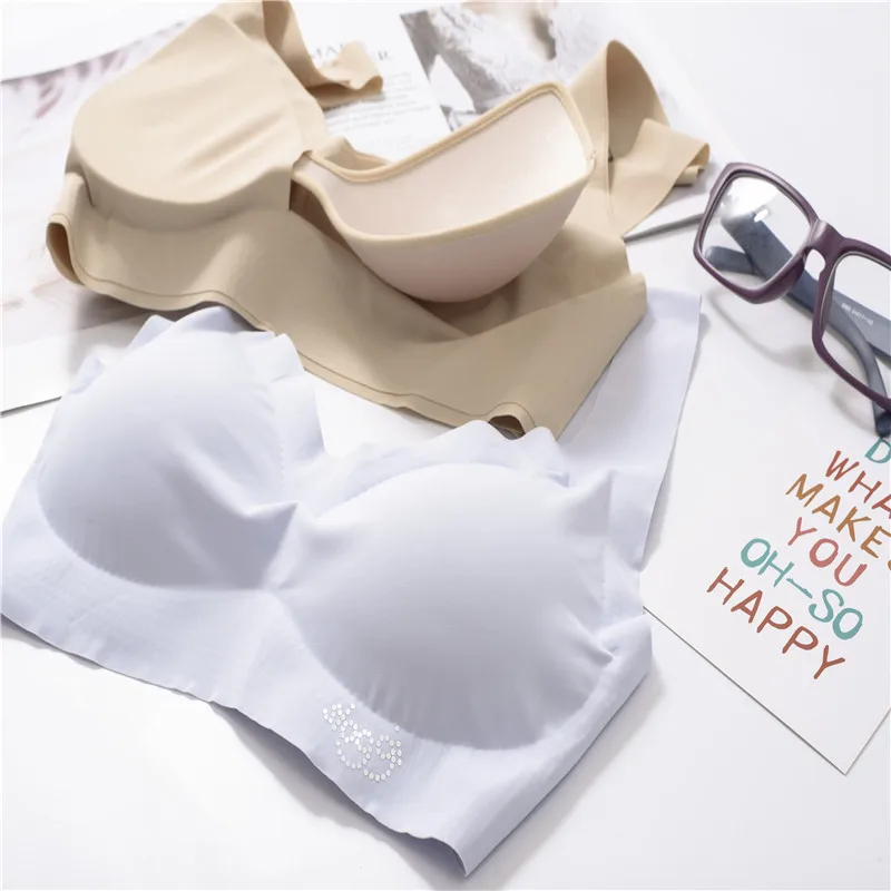 Женский бюстгальтер без косточек бесшовный с чашками пуш ап и вкладышами для
