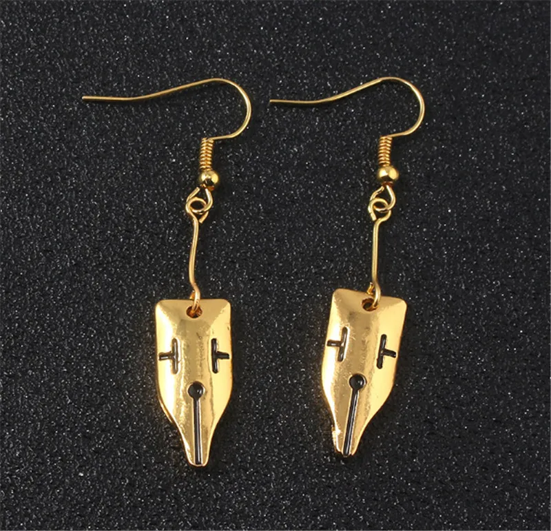 

2019 Anime JoJo's Bizarre Adventure Kishibe Rohan Gold Metal Ear Stud Dangle Earrings Cosplay Props Gifts