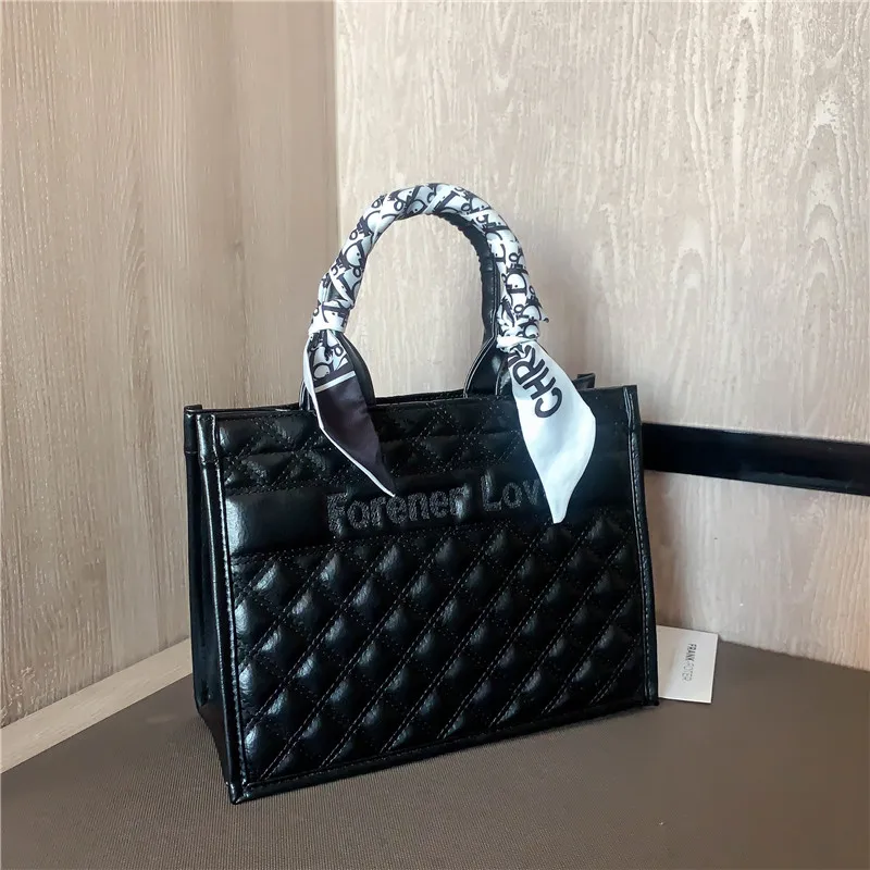 

2021 new classic black and brown Female bag fashionable silk shoulder bags for women Solid PU leather handbag bolsos