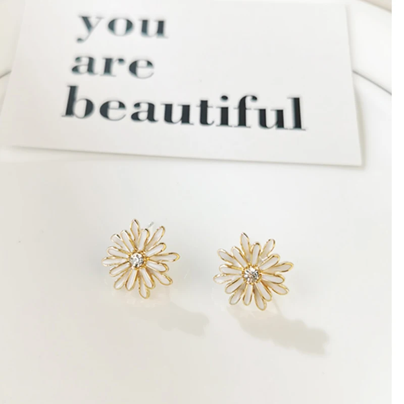 Новое поступление женские классические серьги гвоздики с цветами простая белая