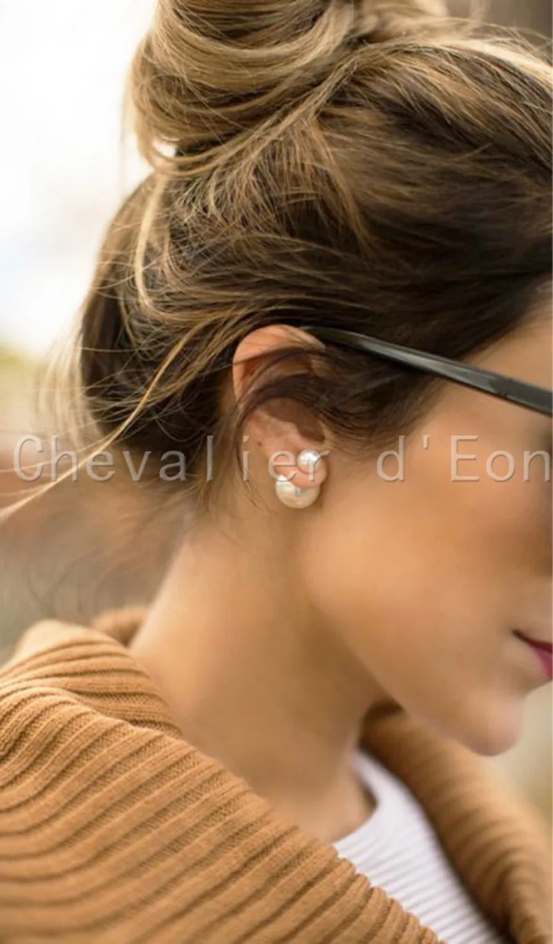 

Chevalier d'Eon Fashion Pearls Stud Earring For Women Simple Design Asymmetric Double-Sided Pearl Earring Fashion Jewelry
