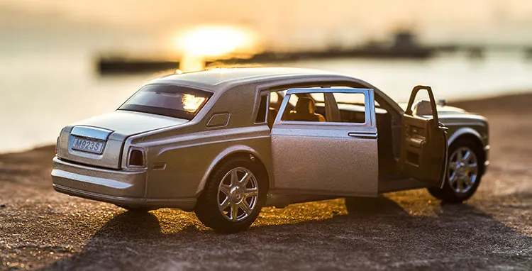 KIDAMI Rolls Royce 1:24 Масштаб литья под давлением модель автомобиля игрушечные машинки Вытяните назад звуковой светильник Коллекция подарков для детей и взрослых