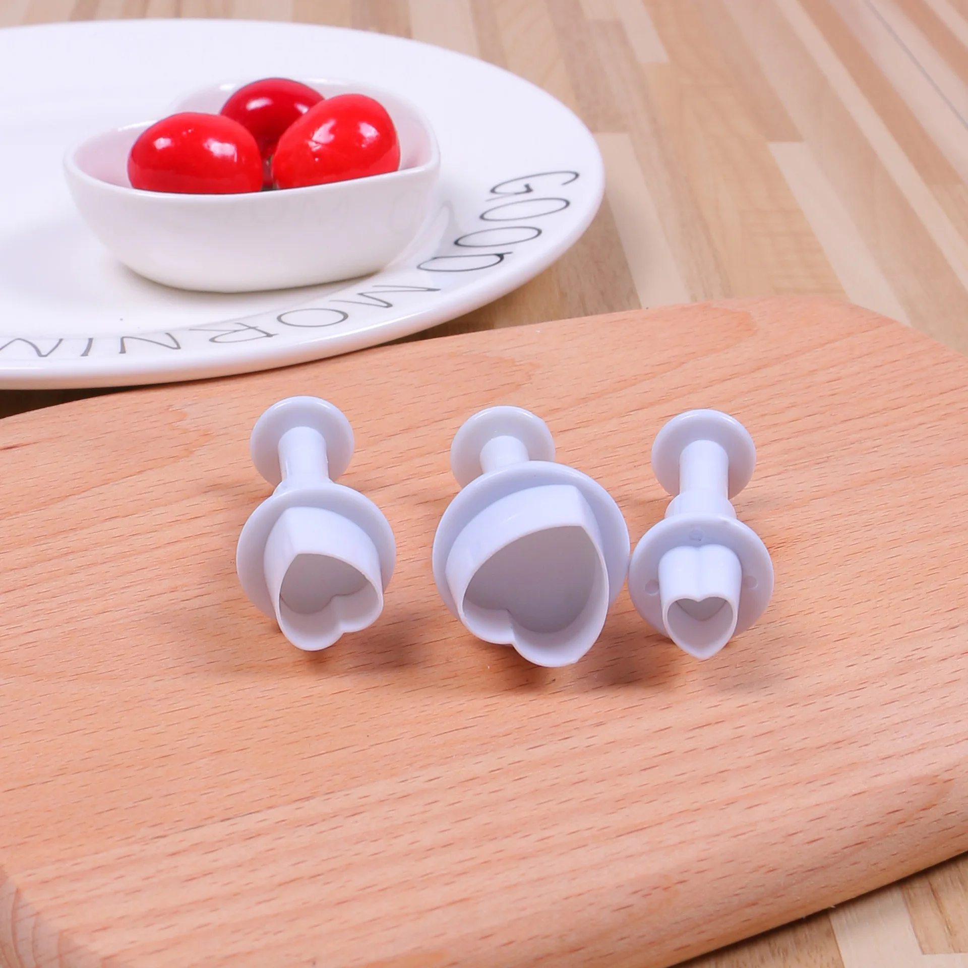 

3Pcs/Set Creative Heart Cake Baking Mold Small Love Spring Die DIY Hand-made Fondant Cake Decoration Baking Accessories Tools