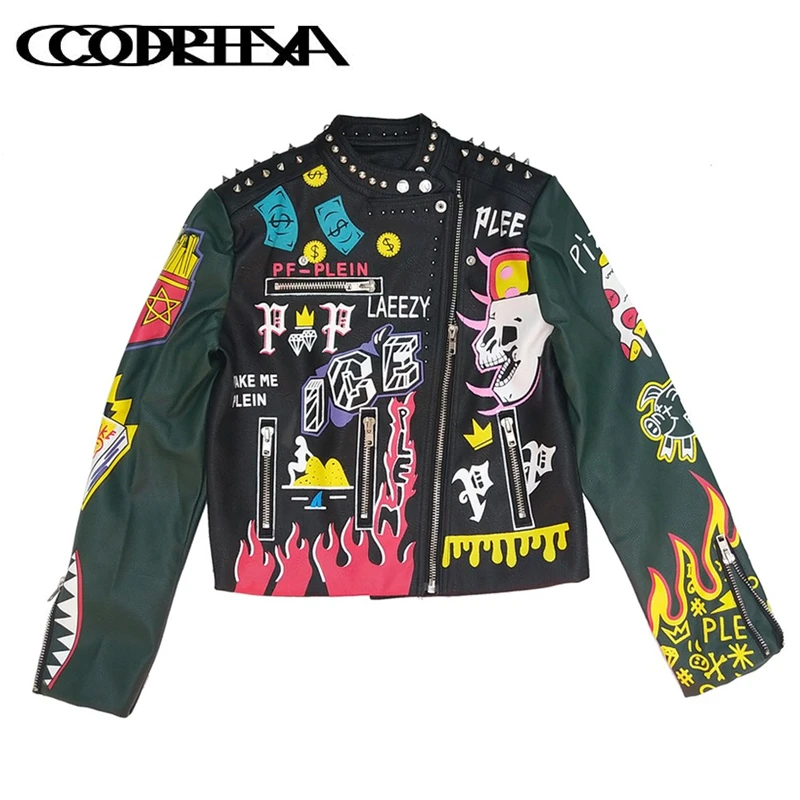 

Новинка 2019 года; Осенняя кожаная куртка для женщин; брендовая короткая куртка из искусственной кожи с принтом в виде граффити и черепа; паль...
