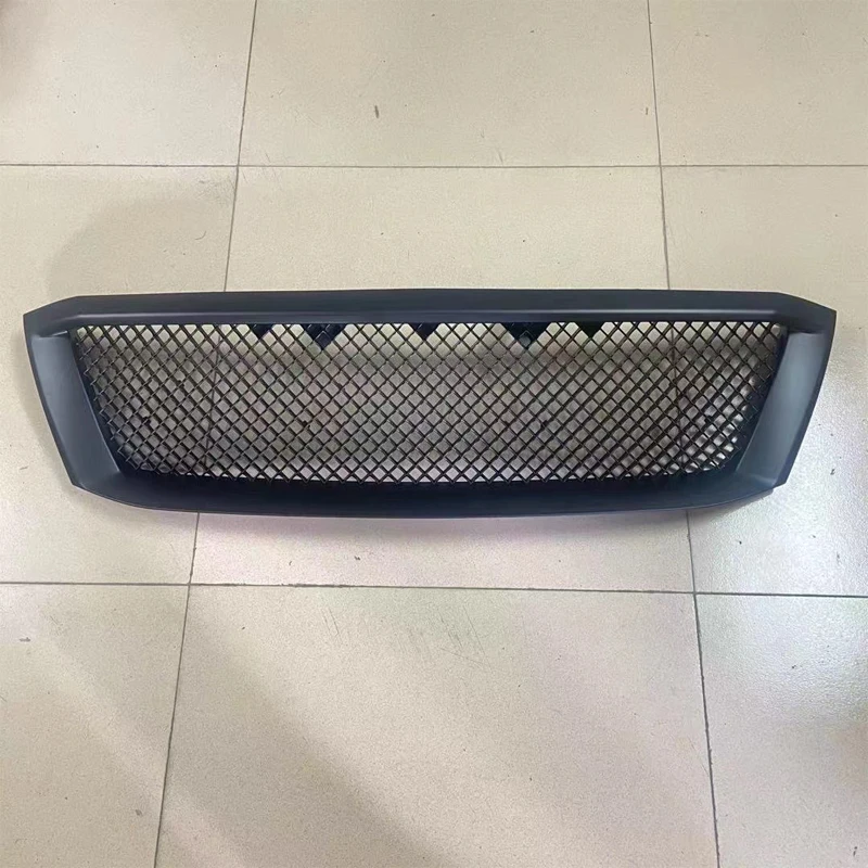 кронштейн нижней решетки радиатора хайлюкс 2013. решетка радиатора на хайлюкс 2020 53100yp170. решётка радиатора хайлюкс 2012г. решетка радиатора тойота хайлюкс. решетка радиатора hilux 2018 рестайлинг.