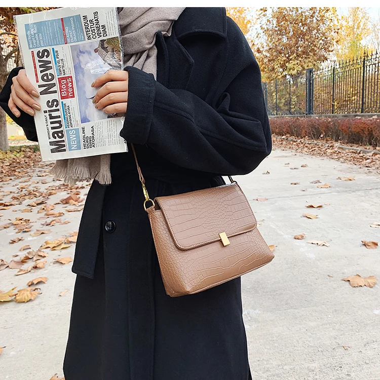 

Vintage small bag women's shoulder bag and versatile messenger bag in autumn and winter 2020