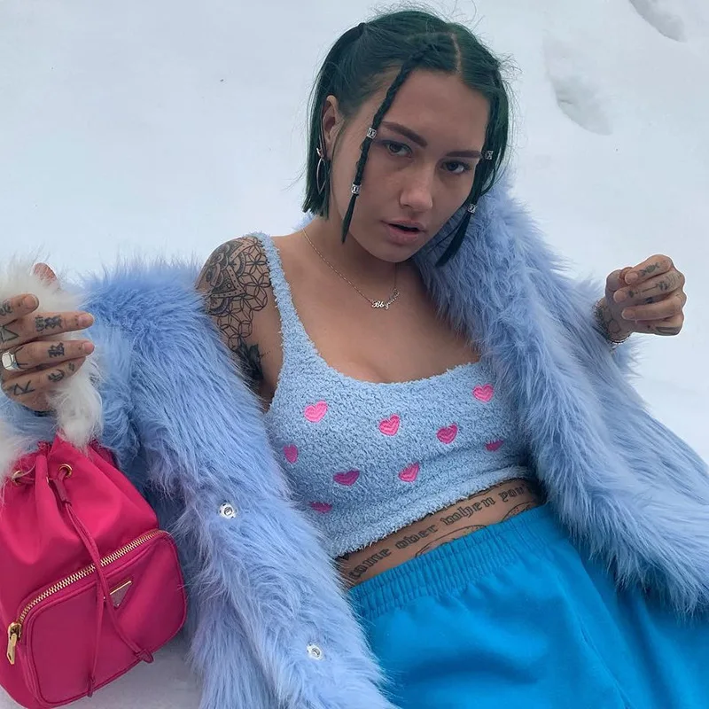 Женский укороченный топ с вышивкой в виде сердечек синий вишни уличная одежда