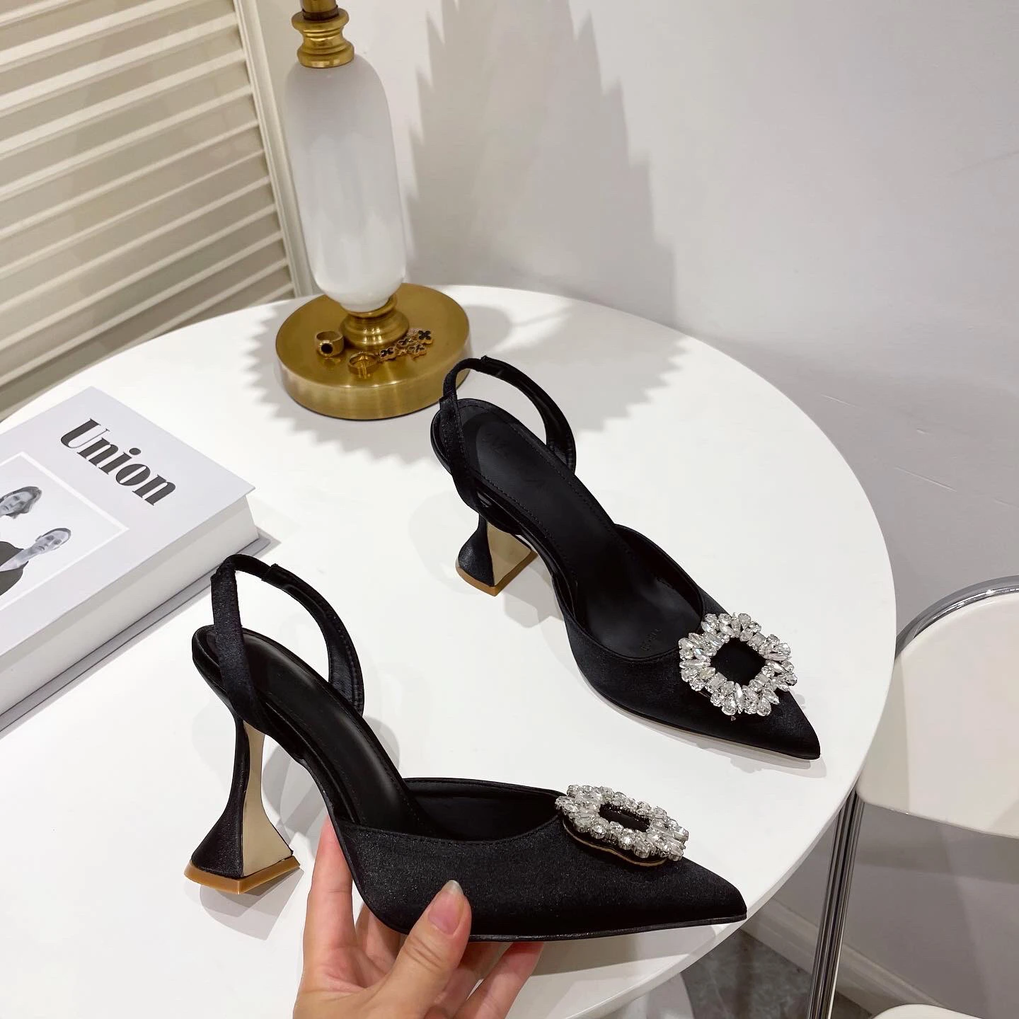 Женские туфли-лодочки с острым носком на высоком каблуке | Обувь