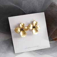 metal earrings irregular flowers retro fashion contracted grace luxury jewelry woman party accessories gift