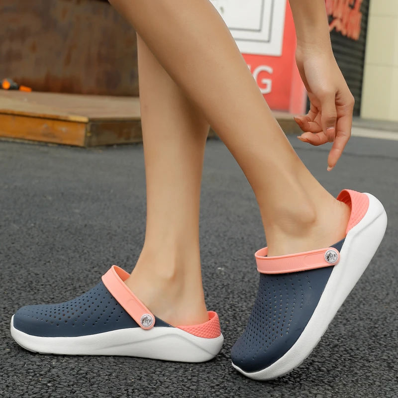 

2021 Men Sandals Clogs Slides Hole Shoes Rubber Clogs For Men EVA Unisex Garden Shoes Black Clogs Adulto Cholas Zapatos Hombre