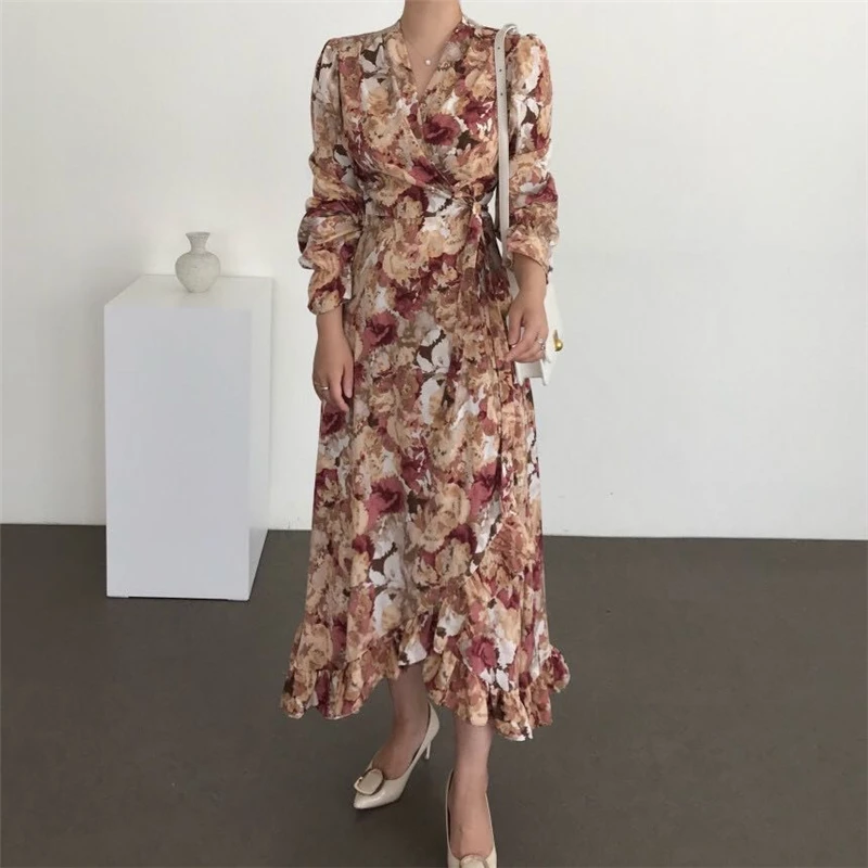 

VICONE The new v-neck with irregular falbala a chip horn sleeve dress