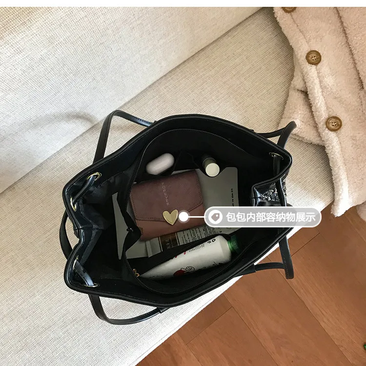 

Winter Splicing wool women handbag Large Capacity rivet Designer Female Shoulder Bags 2020 new Travel big totes bolsa feminina