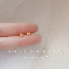 Женские серьги-гвоздики в форме сердца