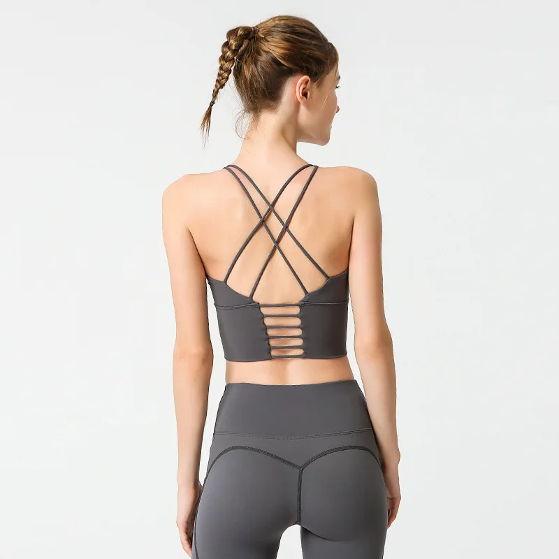 Спортивный бюстгальтер для фитнеса женщин с эффектом пуш-ап однотонный