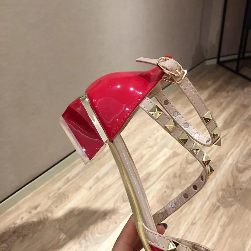 Туфли-лодочки женские с заклепками заостренный носок высокий каблук