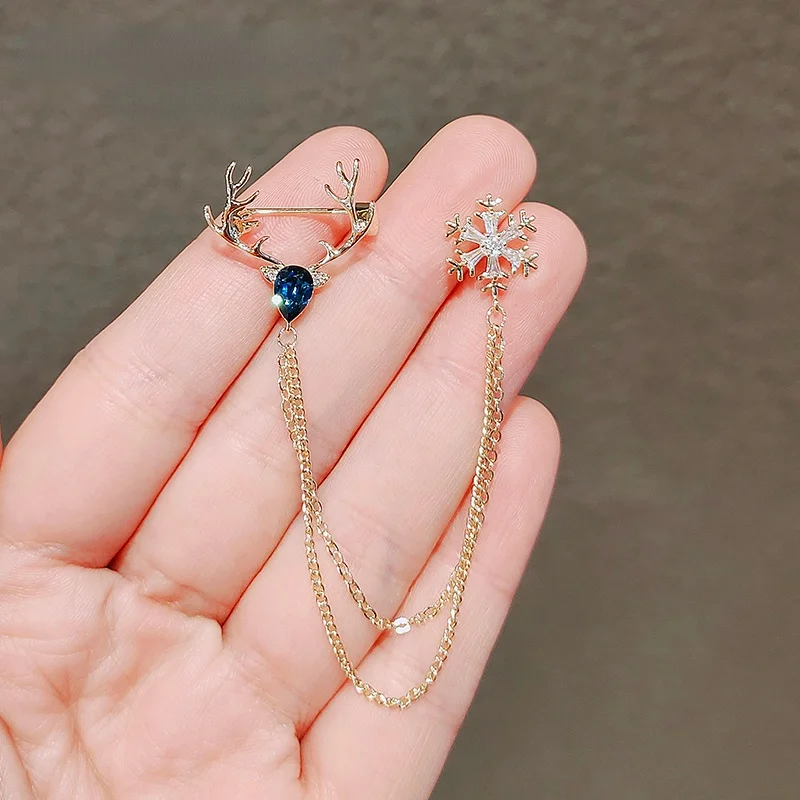 

GY Japanese Christmas Brooch Tide Cute Deer Pin Snowflake Collar Pin Personality Sweater Businese Suit Accessories Gift