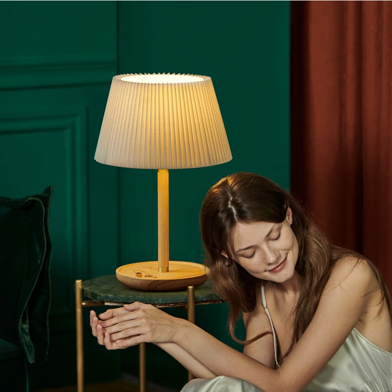 

Скандинавская настольная лампа, теплый светильник из массива дерева в китайском стиле, простой современный плиссированный прикроватный Ре...