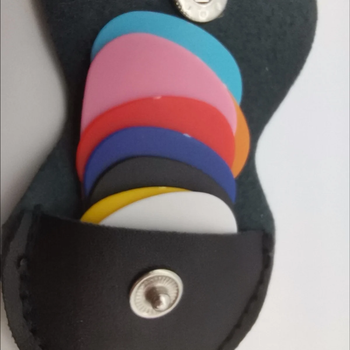 Держатель для медиаторов и медиатор 9 шт. сделаны из искусственной кожи матовых |