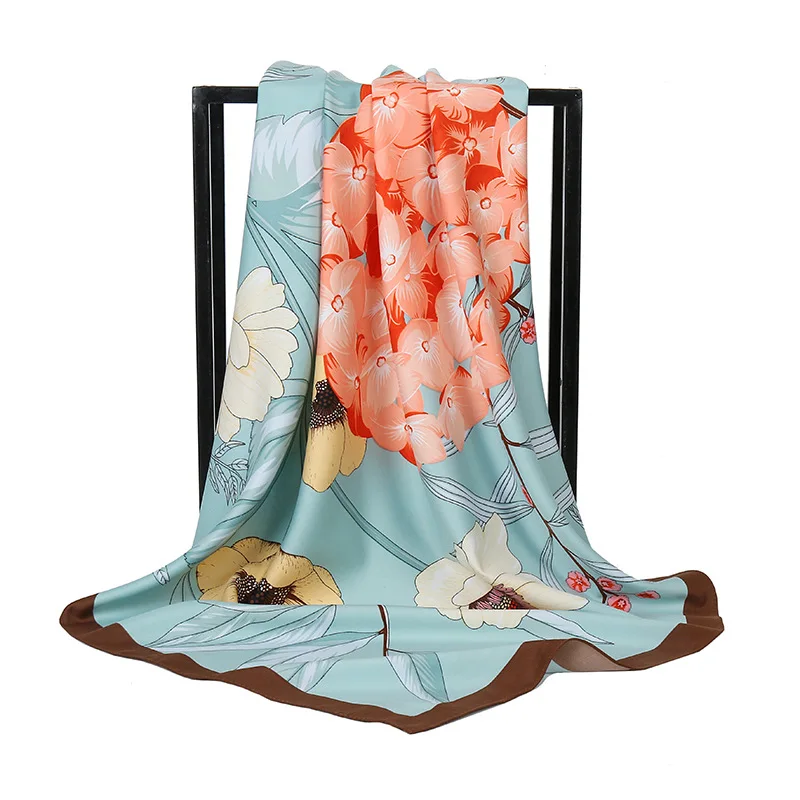 Женский шарф с цветочным принтом