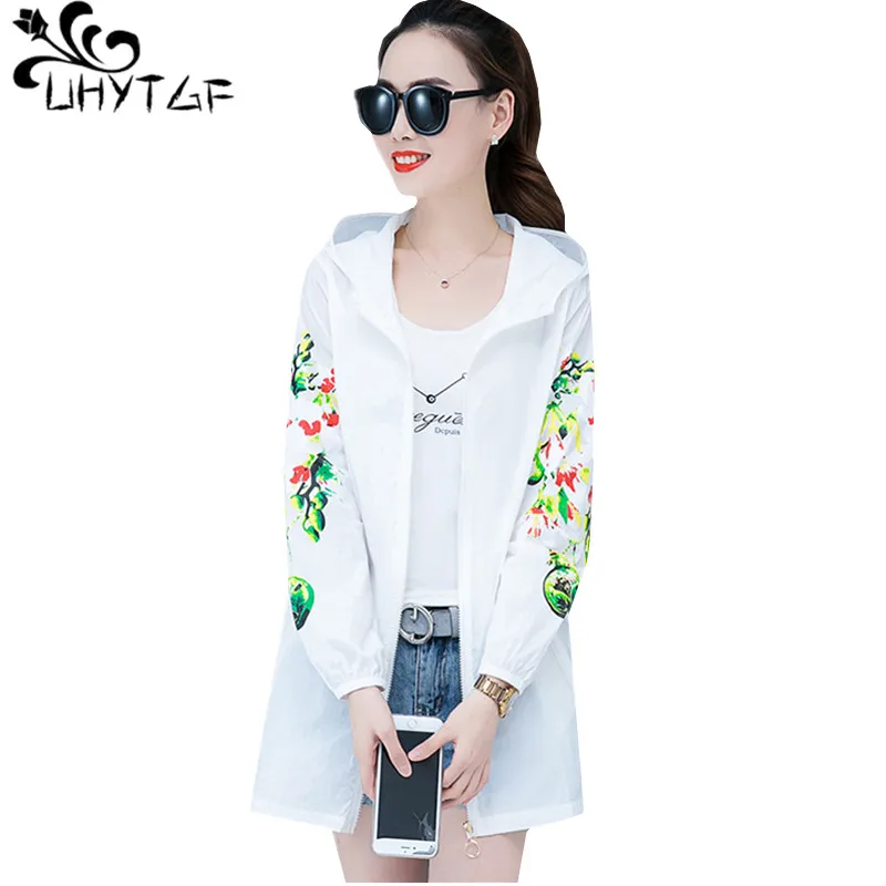 

Куртка UHYTGF женская с капюшоном, модная верхняя одежда с принтом для защиты от солнца, Воздухопроницаемый Свободный Тонкий Топ, большие разм...