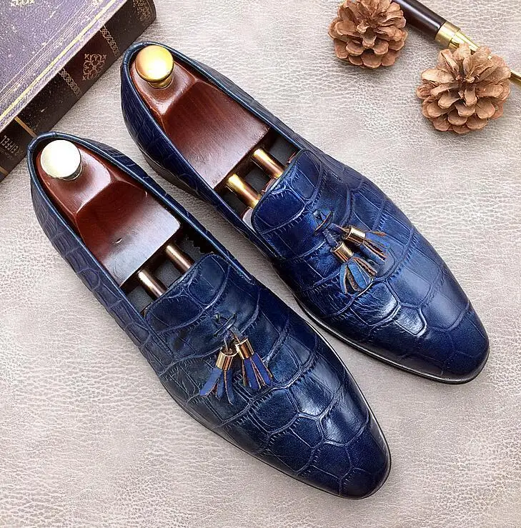 Новинка Мужские модельные туфли с острым носком цвет синий черный модная обувь