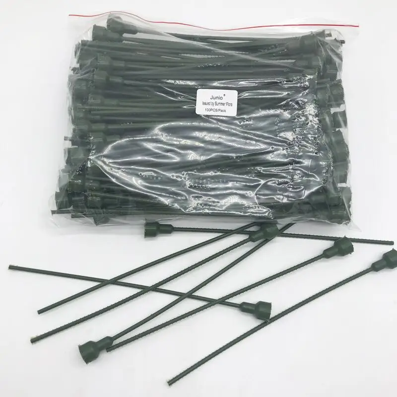 Пластиковый стержень длиной 20 см используемый для составления композиционных