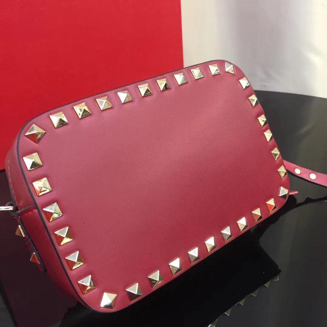 Женская сумка с заклепками роскошная Многофункциональная Кожаная на широком