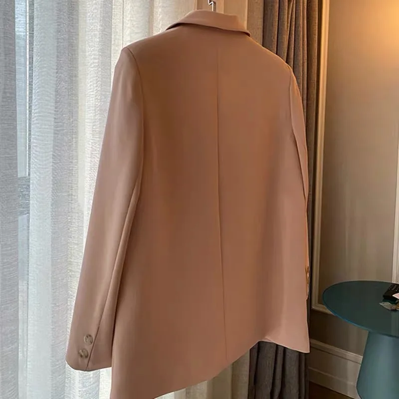 Женский двубортный пиджак с карманами розовый длинным рукавом верхняя одежда