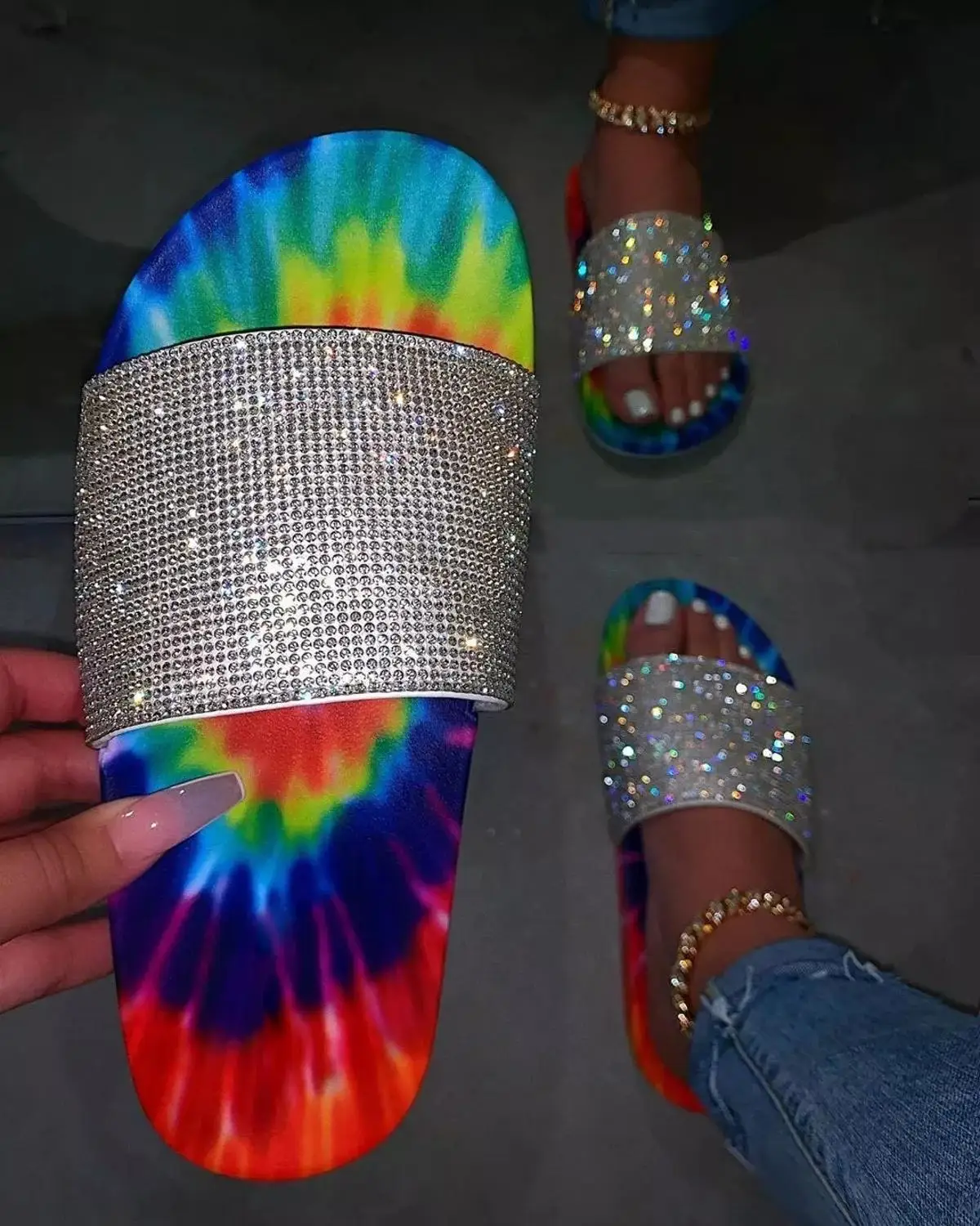 

2020 New Arrival Women Rainbow Rhinestone Tie Dye Printed Circle Sole Wide Sequined Slippers Beach Slides Flat Diamonds Slippers