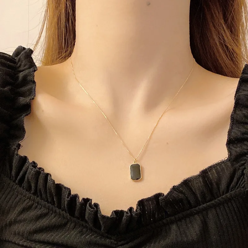 

Fashion Jewelry Square Black Acrylic Pendant Necklace Simply Design Golden Plating Snake Chain Necklace For Women Party Gift