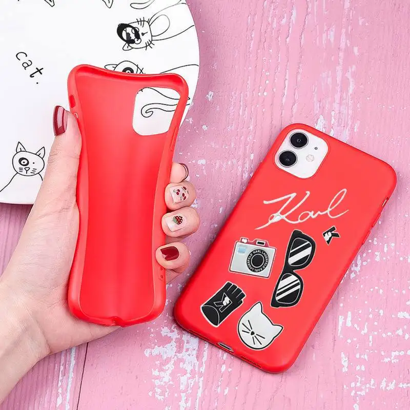 

Cartoon Letters Lagerfeld Brand Designer KARLs s For Iphone 6 6s 7 8 Plus XR X XS XSmax 11 12 Pro Mini Max Candy Red