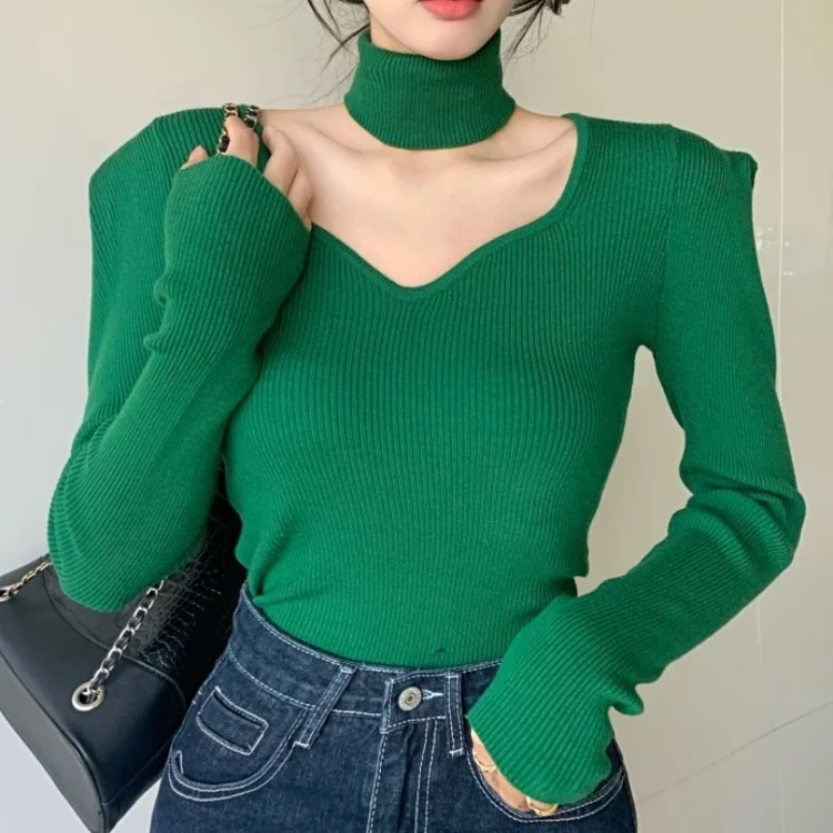 

Женский зимний свитер с V-образным вырезом