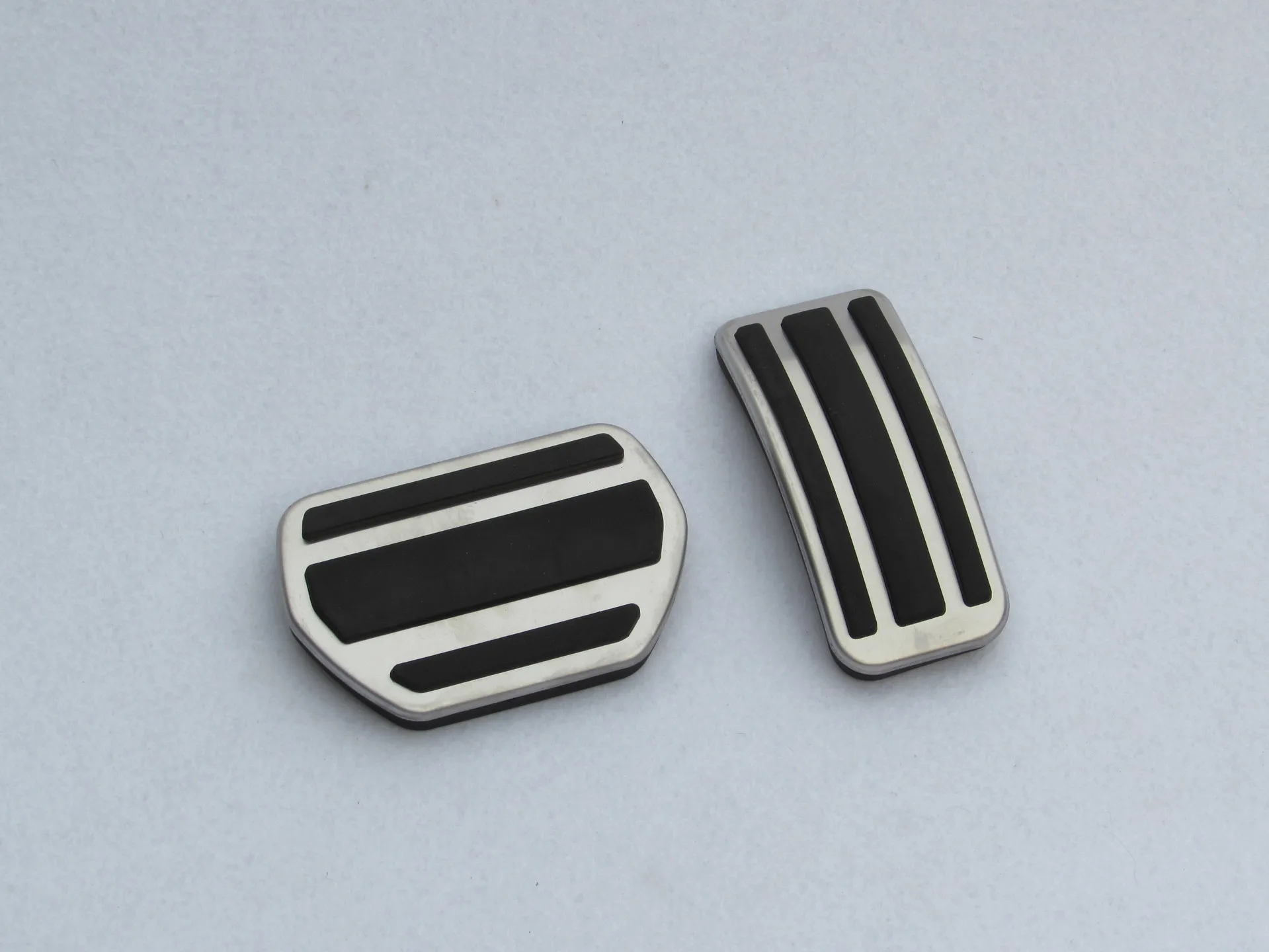 

Applicable to Peugeot 301 non perforated brake accelerator pedal