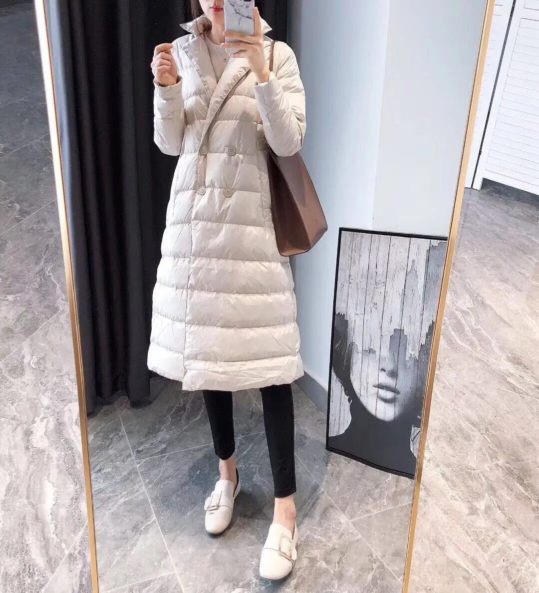 Зимний женский пуховик длинный тонкий двубортный с отложным воротником ультра