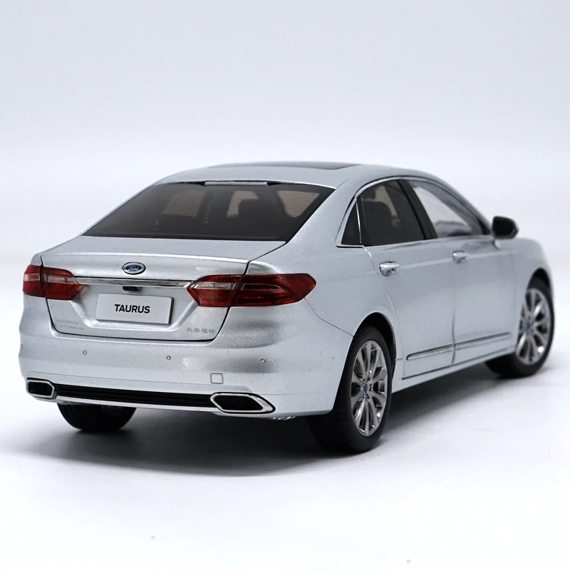 1:18 FORD 2015 TAURUS литой автомобиль из сплава модели игрушек металлические автомобилей