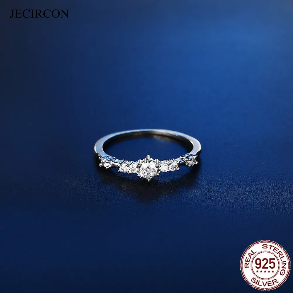 

Женское кольцо из серебра 100% пробы с фианитом