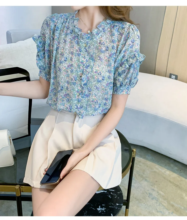 

Голубая женская рубашка с коротким рукавом, Новинка лета 2021, стильная блузка с кукольным воротником и цветочным принтом, шифоновая рубашка, ...
