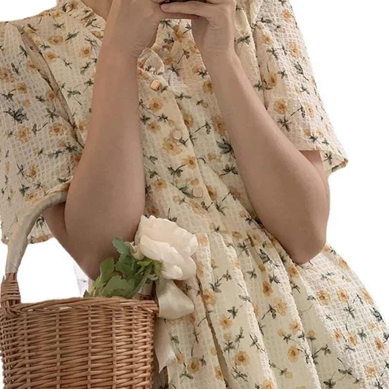 

Beige textured short sleeve bubble plaid A-line dress for summer dress, V-neck floral dress with wooden ear edge