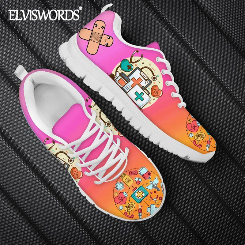 

ELVISWORDS/Новинка 2021 г.; Повседневная теплая цветная обувь на плоской подошве для медсестры; Светильник с розовым градиентом; Парамедиальный ди...