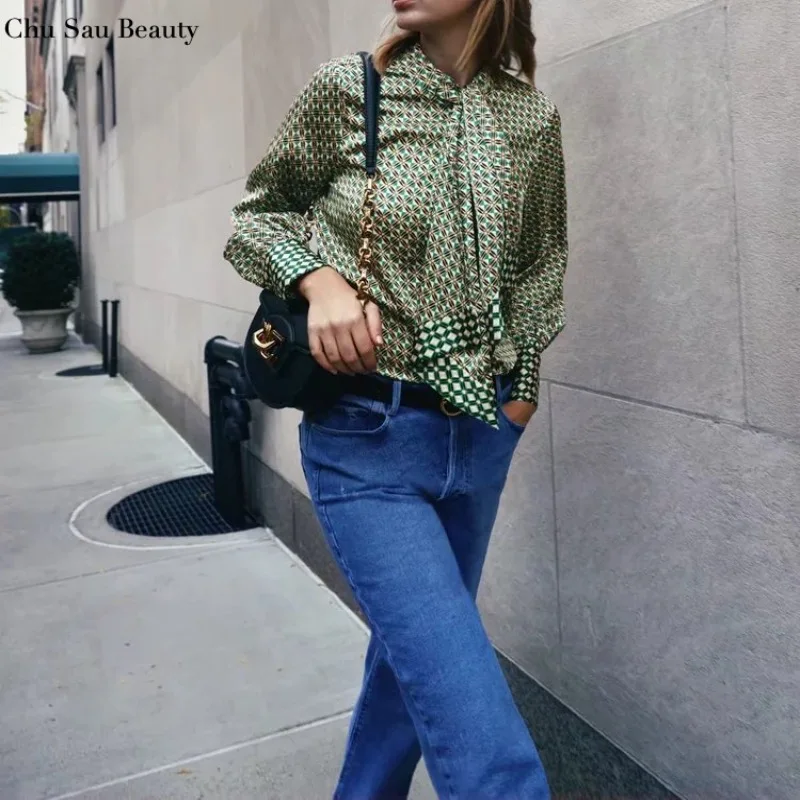 

Women's Spring And Autumn Geometric Graphic Print Long-Sleeved Shirt, Retro Chic Knotted Ribbon Blouse, Casual Commuter Style