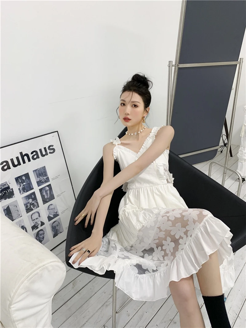 

2021 summer new style V-neck waistline sleeveless elegant lace stitching dress women's sling knee-length dress women trendy