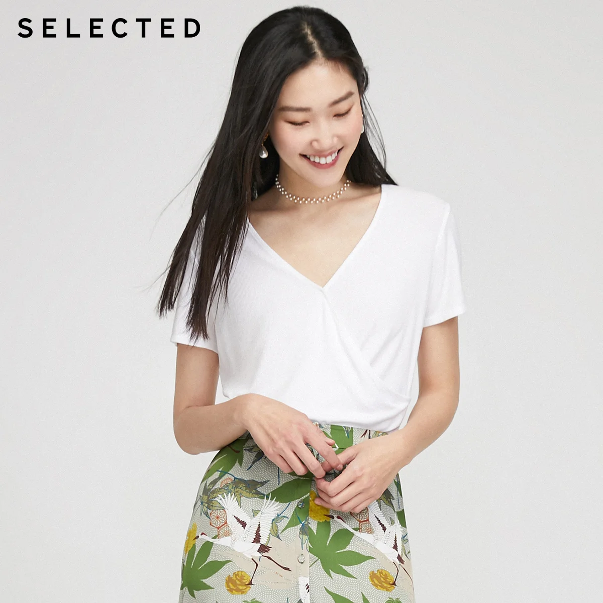 Женская футболка с V образным вырезом S | 420201560|Футболки|