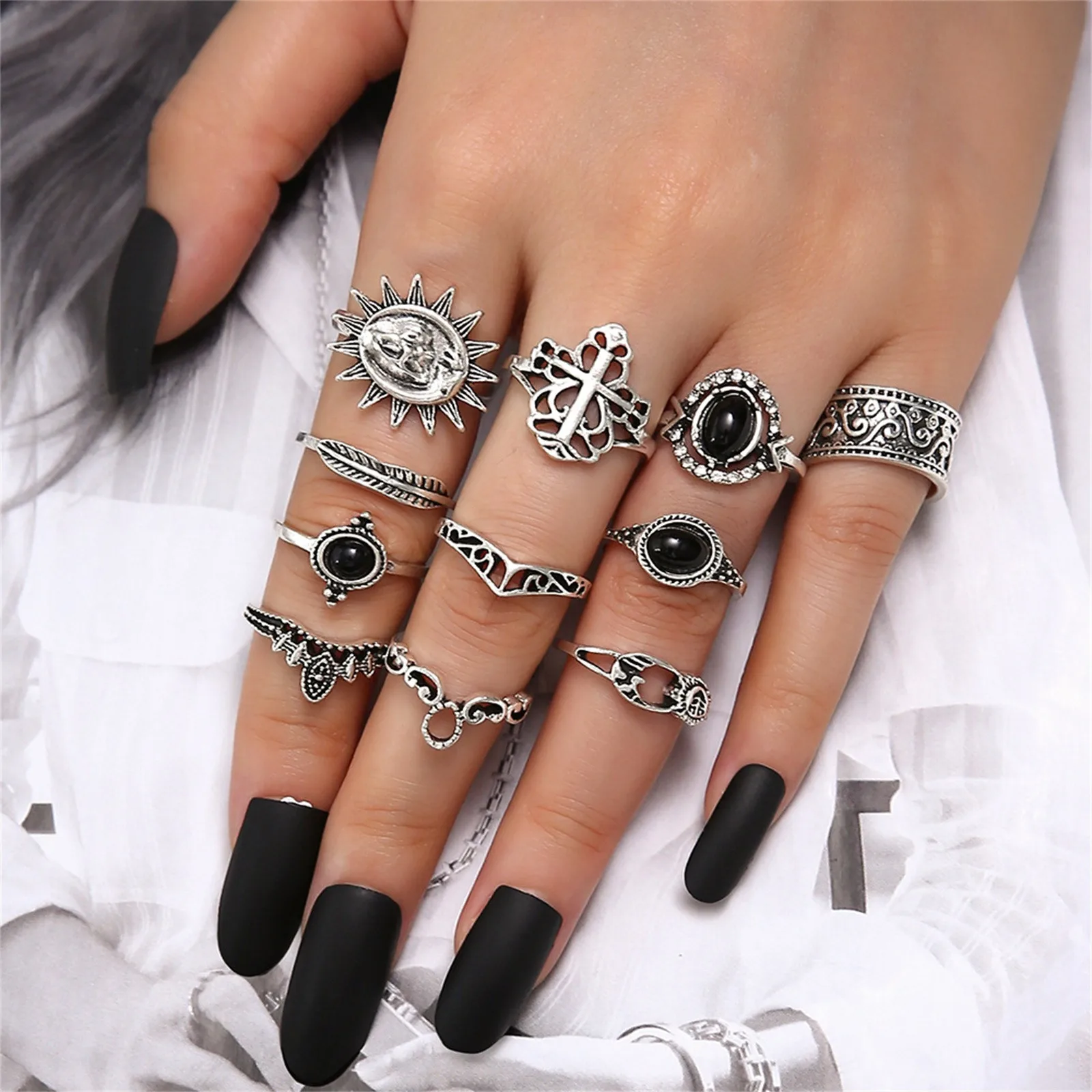 

Women's Rings Set Retro Hollow Carved Black Gemstone And Micro Diamond Ring Sun Face Ring Set bague femme acier inoxydable E3