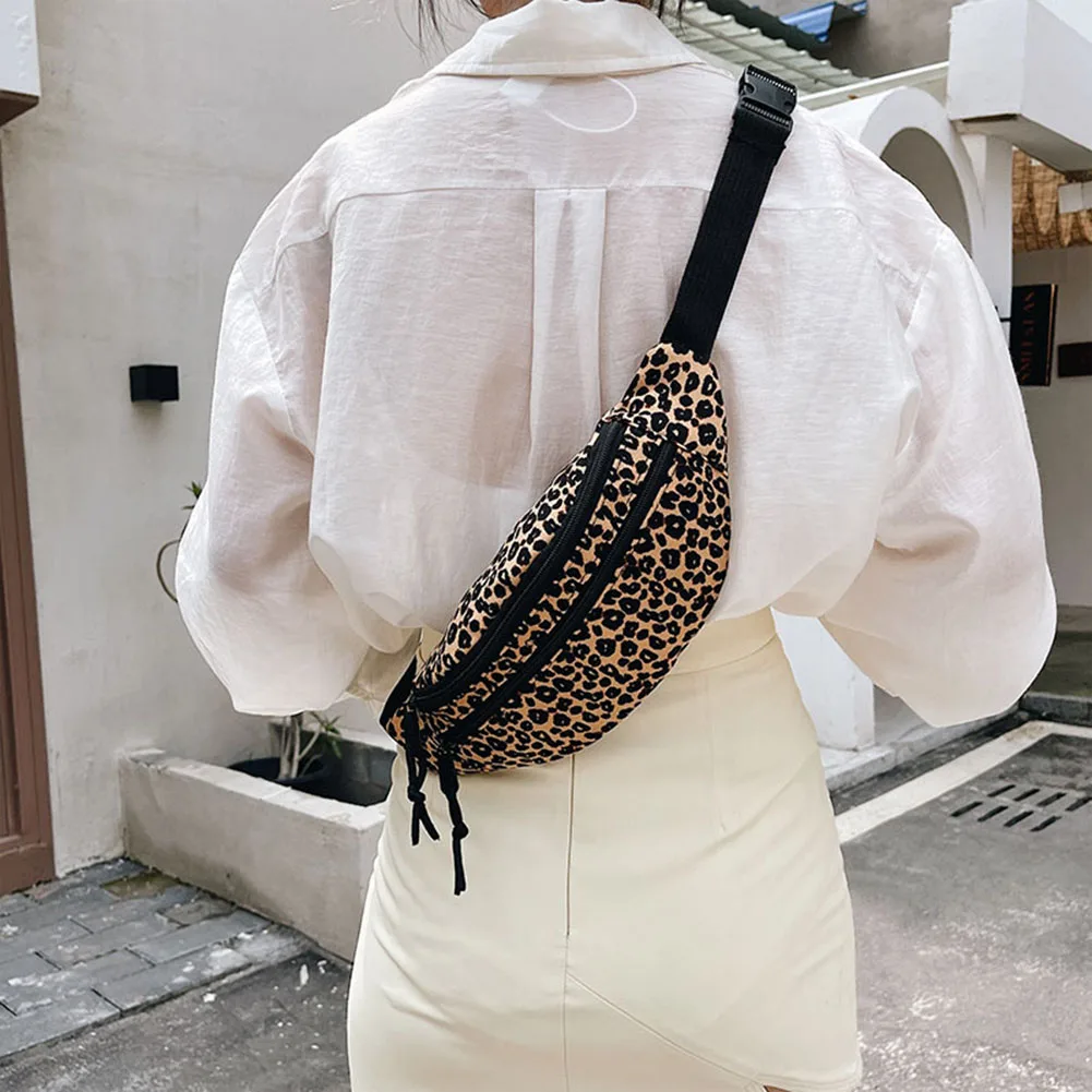 

Women Fanny Pack Waist Bag for Travel Commuting and Hiking Flannel Leopard Print Chest Bag Crossbody Bag Casual Waist Packs