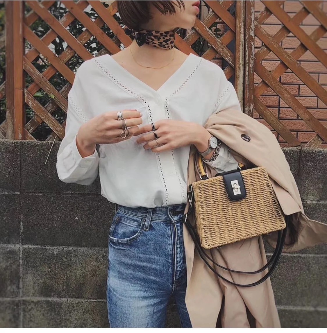 

Summer Ladies Large-capacity Ins Portable Crossbody Straw Bag Bamboo Handle Vintage Travel Holiday Woven Bag