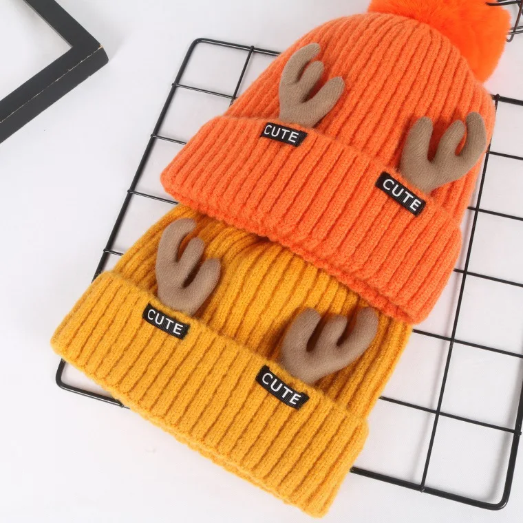 Рождественская шапка с рогами зимняя вязаная одноцветная помпонами милые