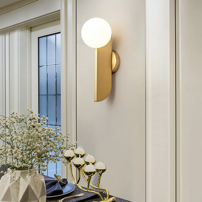 Настенная лампа для спальни прикроватная лаконичная в стиле пост-модерн