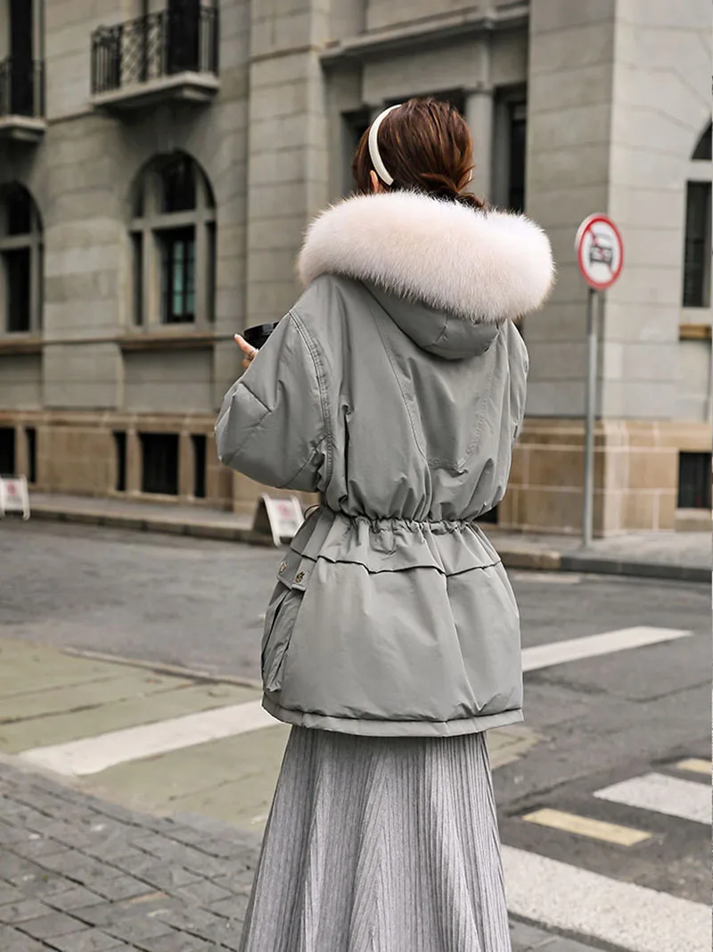 Женский пуховик с капюшоном и большим меховым воротником новинка 2020 зимняя