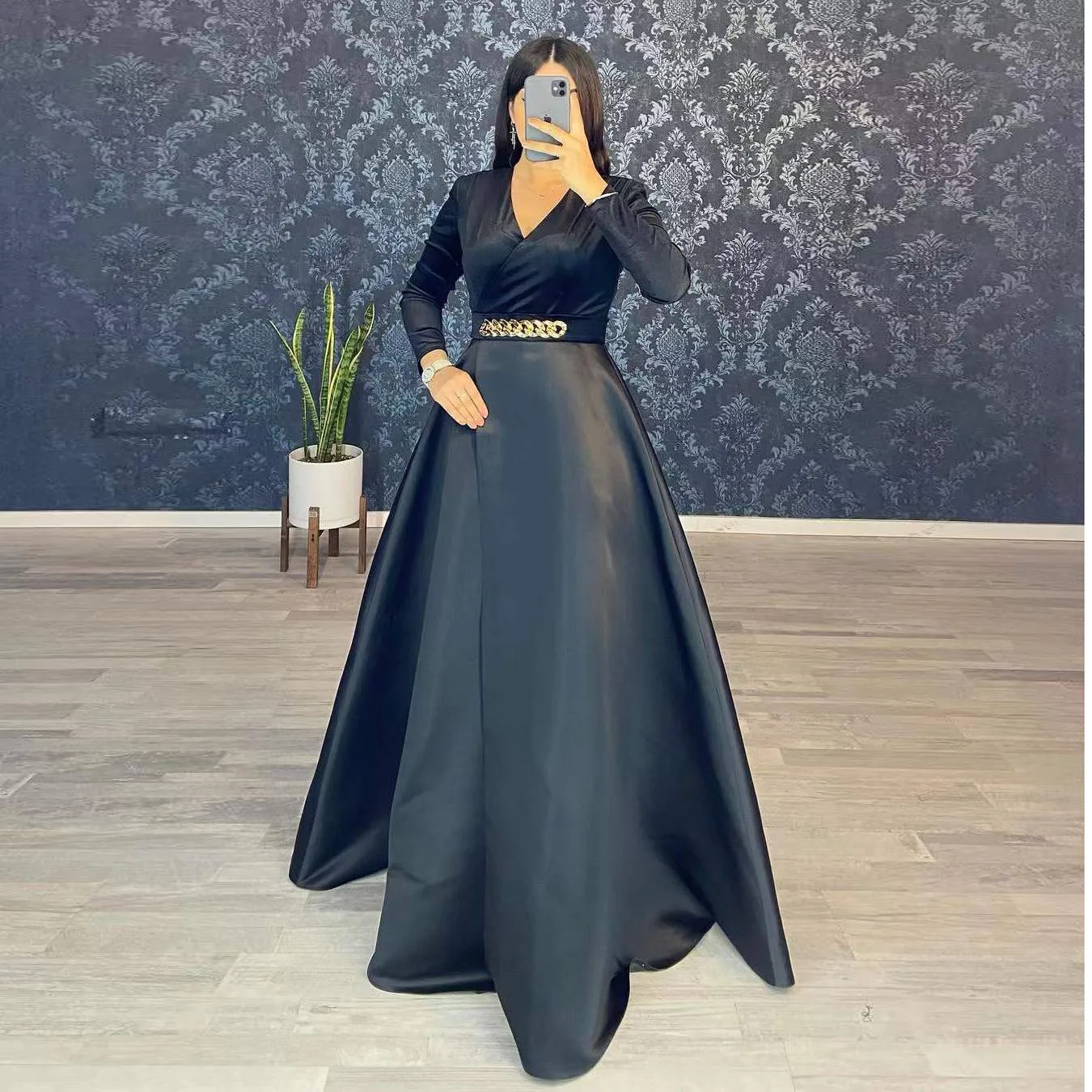 

Middle East Arab Evening Dresses For Women Satin V-Neck Long Sleeve Floor Length Elegant Formal Party Prom Dress Robes De Soirée